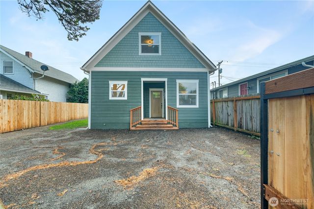 915 Eklund Avenue, Hoquiam, WA 98550