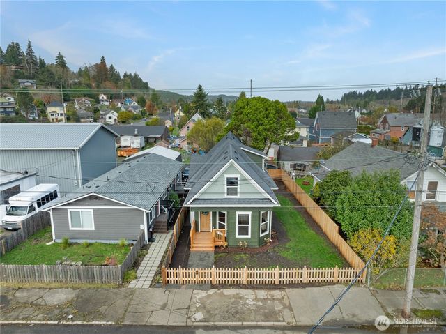 915 Eklund Avenue, Hoquiam, WA 98550