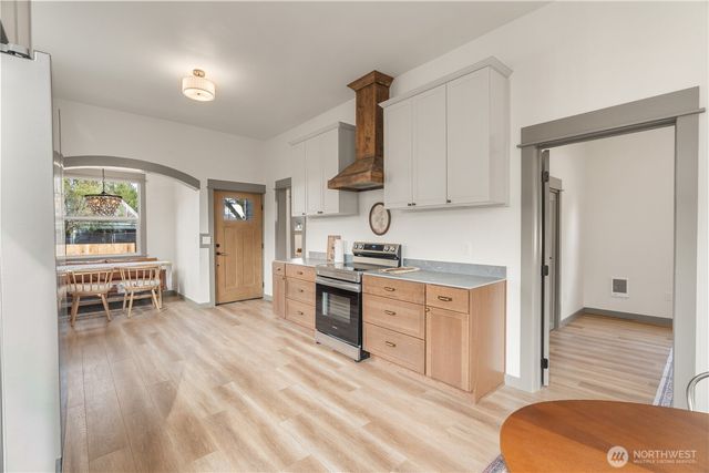 915 Eklund Avenue, Hoquiam, WA 98550