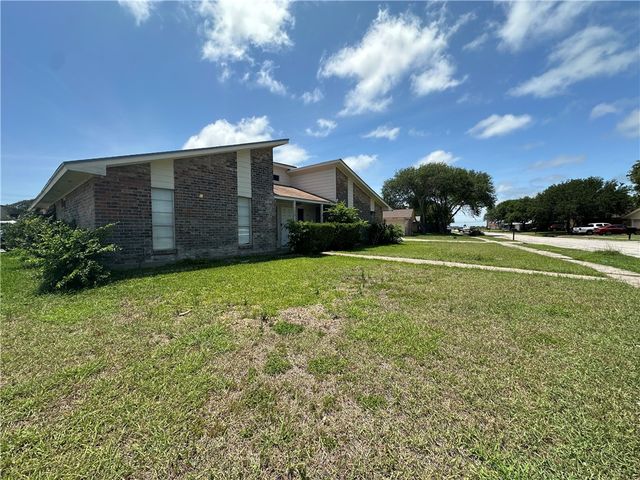 1801 Atascosa Dr, Portland, TX 78374