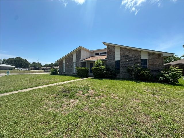 1801 Atascosa Dr, Portland, TX 78374