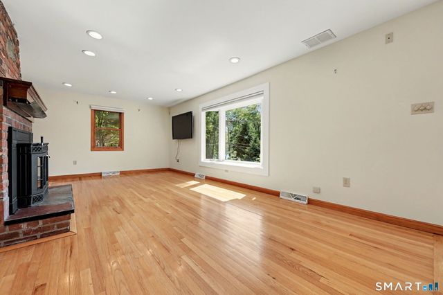 40 Manitook Drive, Oxford, CT 06478
