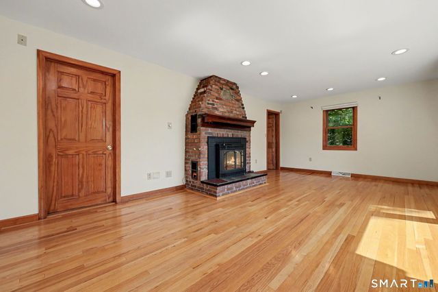 40 Manitook Drive, Oxford, CT 06478