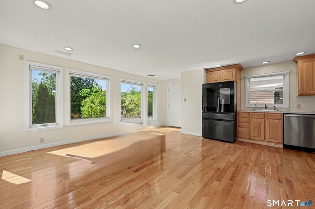 40 Manitook Drive, Oxford, CT 06478