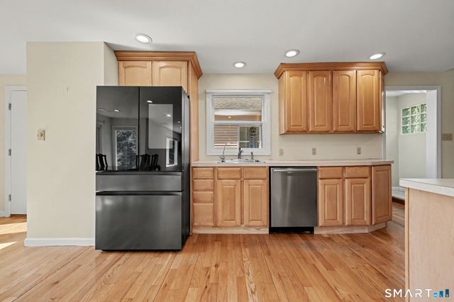 40 Manitook Drive, Oxford, CT 06478