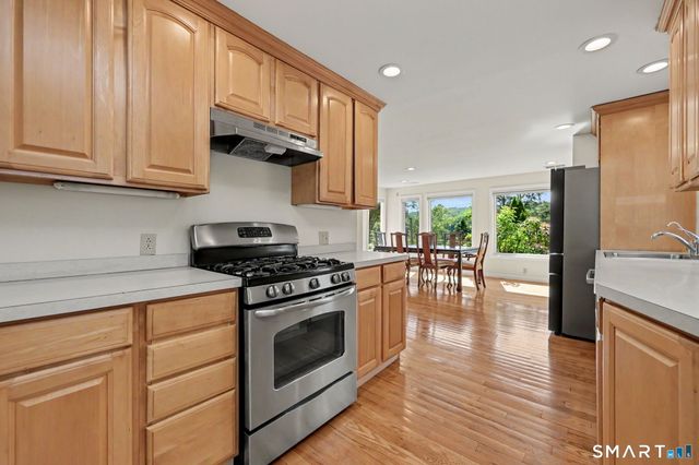40 Manitook Drive, Oxford, CT 06478