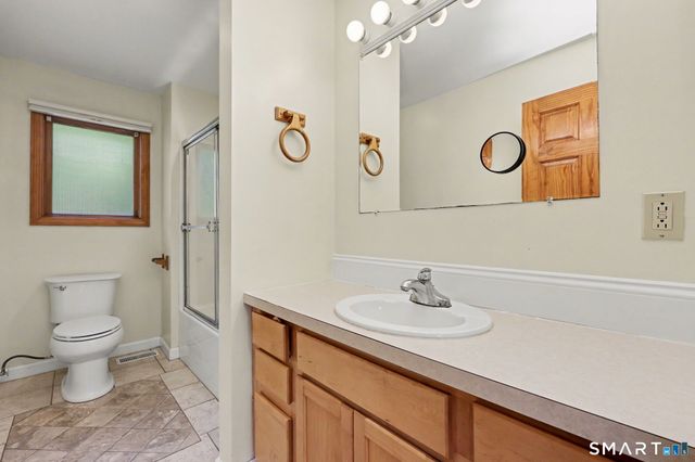40 Manitook Drive, Oxford, CT 06478