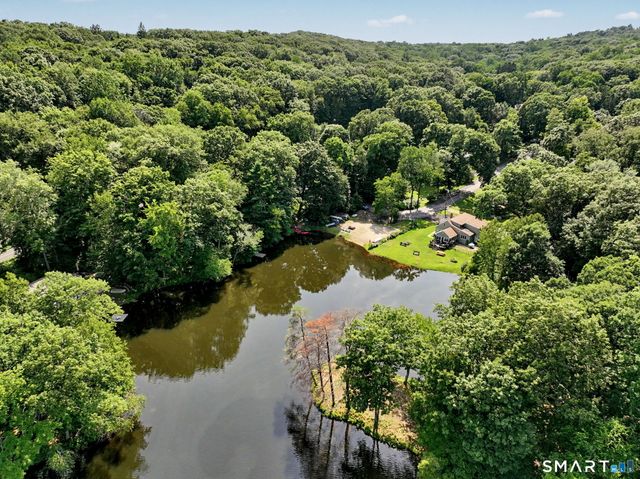 40 Manitook Drive, Oxford, CT 06478