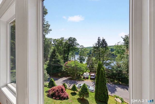 40 Manitook Drive, Oxford, CT 06478