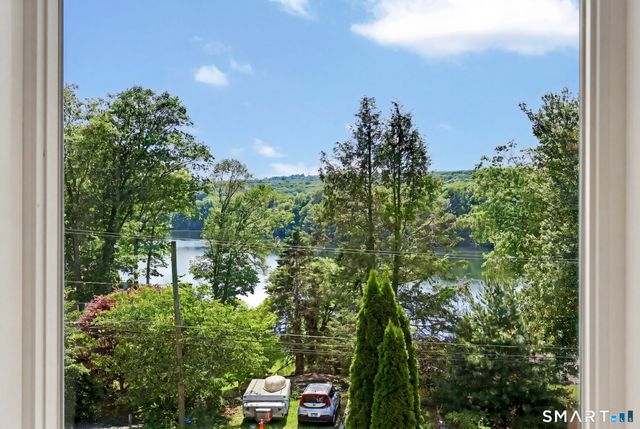 40 Manitook Drive, Oxford, CT 06478