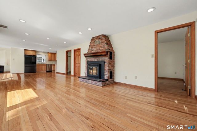 40 Manitook Drive, Oxford, CT 06478