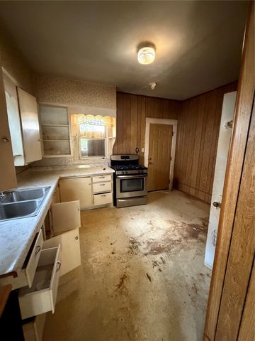 619 W Owing Street, Denison, TX 75020
