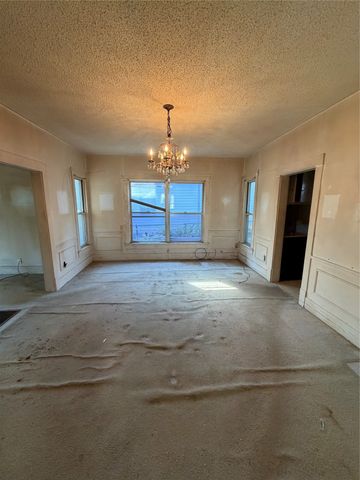 619 W Owing Street, Denison, TX 75020