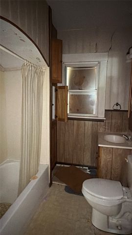 619 W Owing Street, Denison, TX 75020