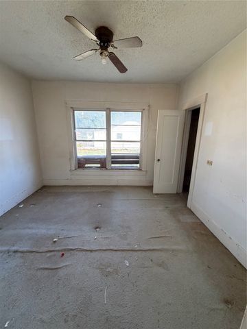 619 W Owing Street, Denison, TX 75020