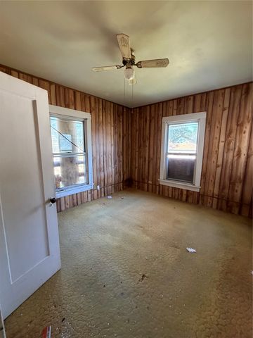 619 W Owing Street, Denison, TX 75020