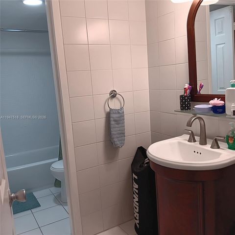 2821 N Miami Beach Blvd 4M, North Miami Beach, FL 33160