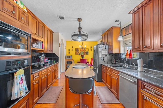 2521 Pickerton Drive, Deer Park, TX 77536
