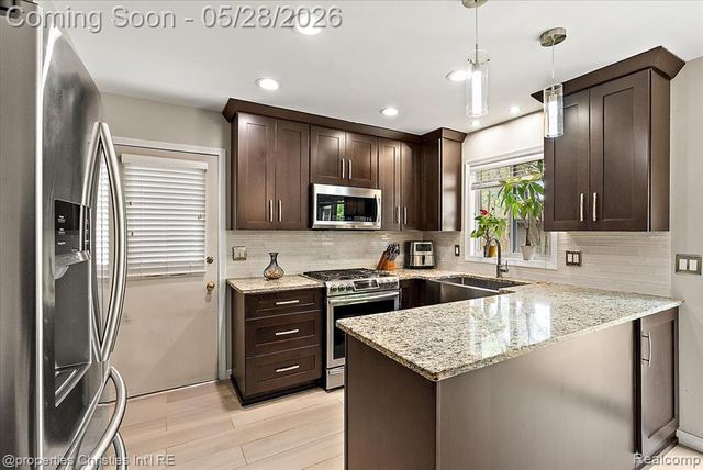 612 Royal Avenue, Royal Oak, MI 48073
