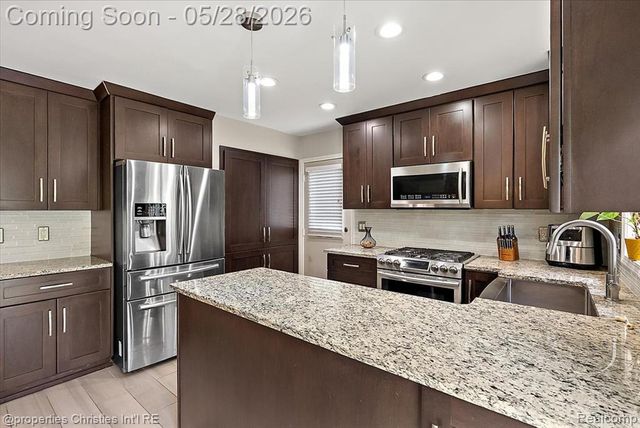 612 Royal Avenue, Royal Oak, MI 48073