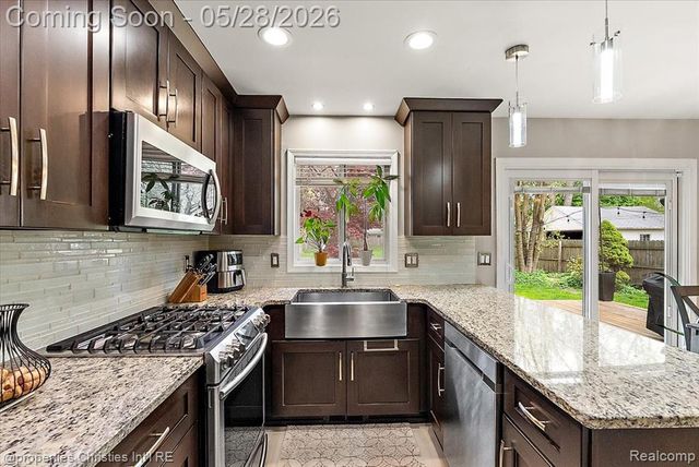 612 Royal Avenue, Royal Oak, MI 48073
