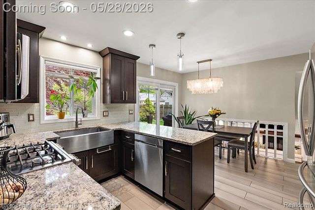 612 Royal Avenue, Royal Oak, MI 48073