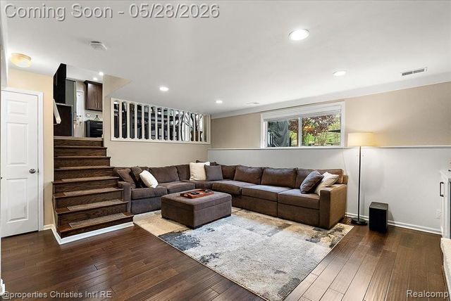 612 Royal Avenue, Royal Oak, MI 48073