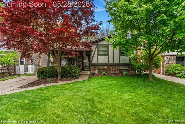 612 Royal Avenue, Royal Oak, MI 48073