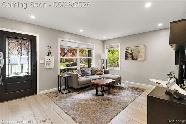 612 Royal Avenue, Royal Oak, MI 48073