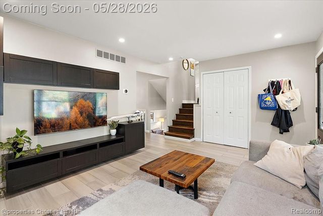 612 Royal Avenue, Royal Oak, MI 48073