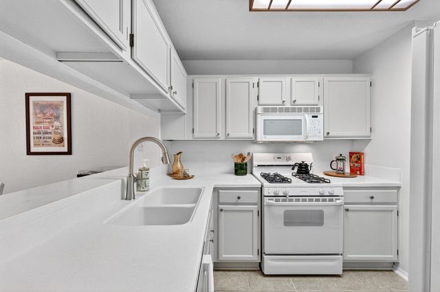 1411 Gracy Farms LN 118, Austin, TX 78758