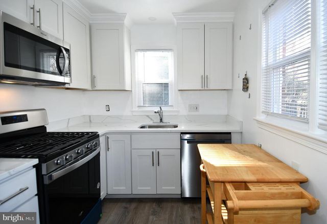 1316 S DINWIDDIE ST, Arlington, VA 22206