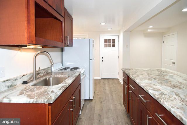 1316 S DINWIDDIE ST, Arlington, VA 22206
