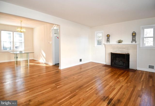 1316 S DINWIDDIE ST, Arlington, VA 22206