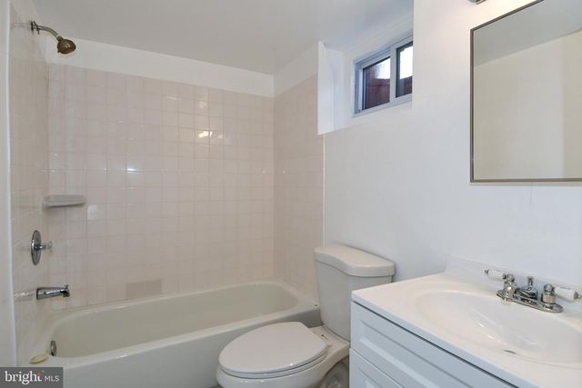 1316 S DINWIDDIE ST, Arlington, VA 22206