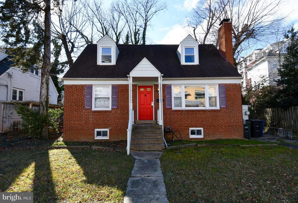 1316 S DINWIDDIE ST, Arlington, VA 22206