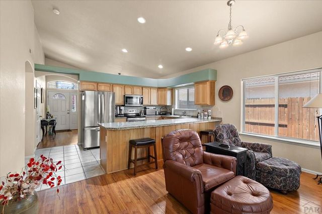 1040 Willowcrest Dr, Pueblo, CO 81005