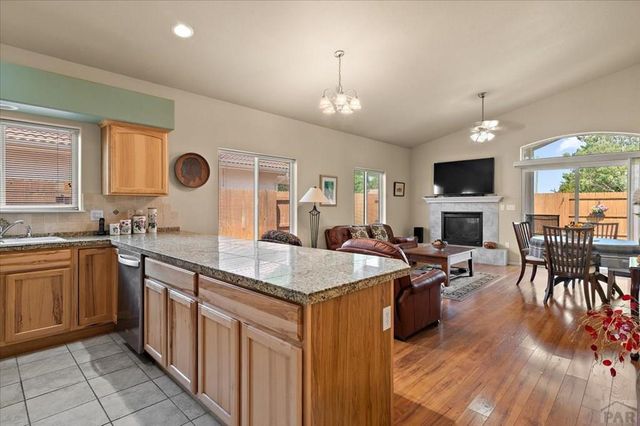 1040 Willowcrest Dr, Pueblo, CO 81005