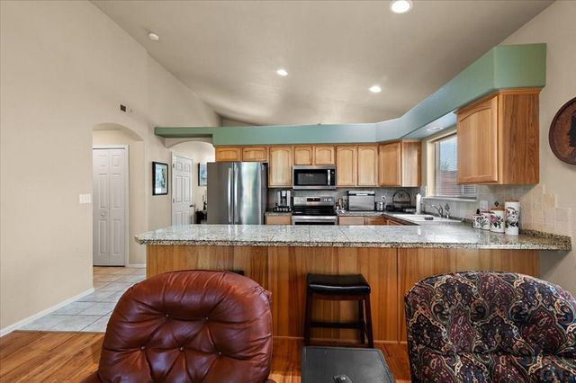 1040 Willowcrest Dr, Pueblo, CO 81005