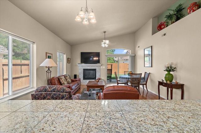 1040 Willowcrest Dr, Pueblo, CO 81005