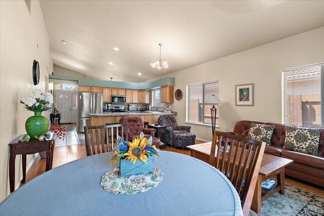 1040 Willowcrest Dr, Pueblo, CO 81005