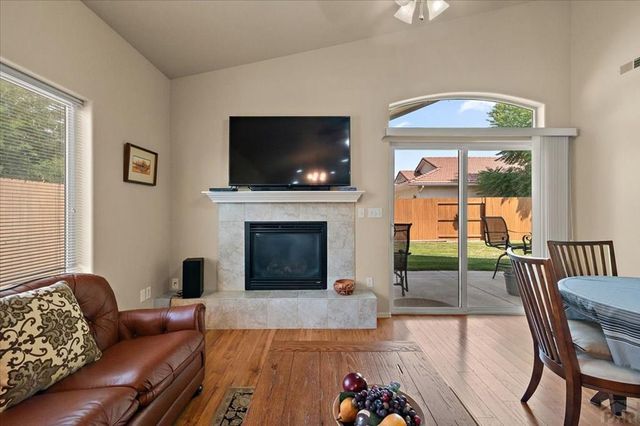 1040 Willowcrest Dr, Pueblo, CO 81005
