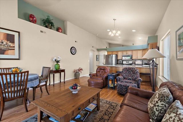 1040 Willowcrest Dr, Pueblo, CO 81005