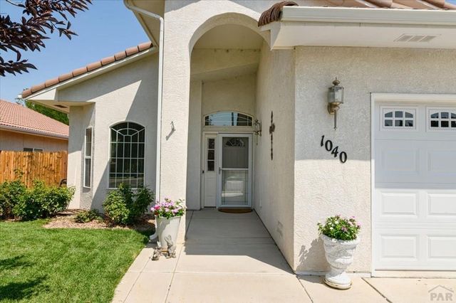 1040 Willowcrest Dr, Pueblo, CO 81005
