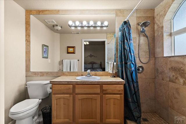 1040 Willowcrest Dr, Pueblo, CO 81005