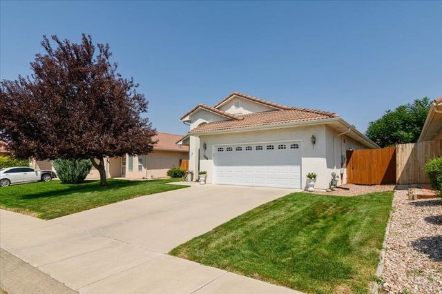 1040 Willowcrest Dr, Pueblo, CO 81005