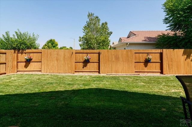 1040 Willowcrest Dr, Pueblo, CO 81005