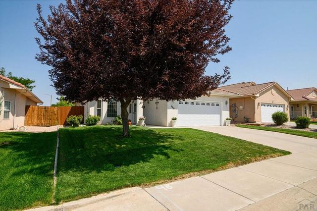 1040 Willowcrest Dr, Pueblo, CO 81005
