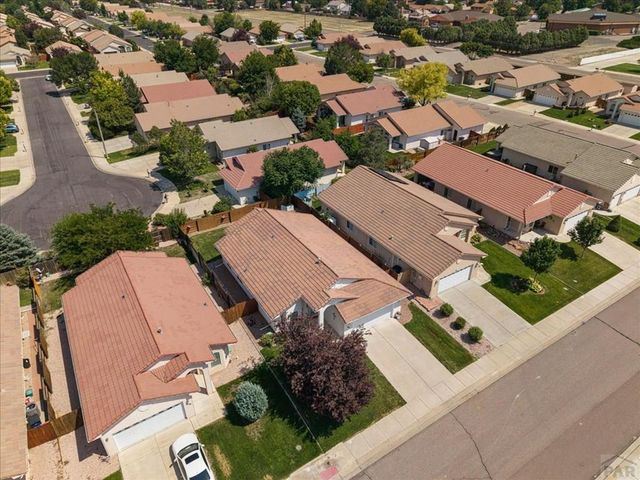 1040 Willowcrest Dr, Pueblo, CO 81005