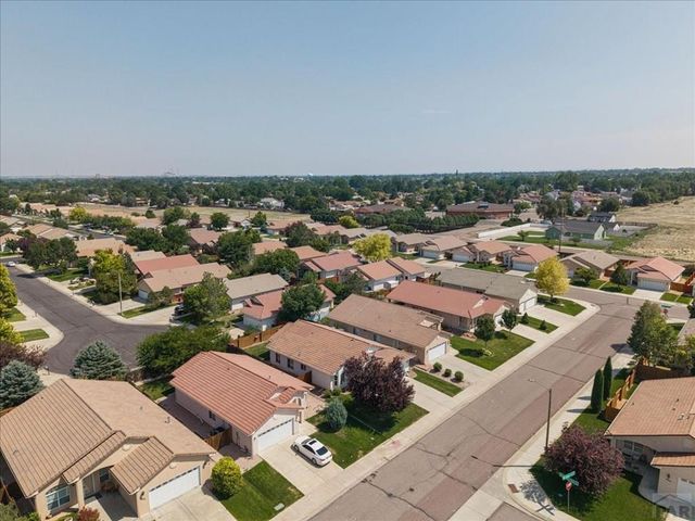 1040 Willowcrest Dr, Pueblo, CO 81005